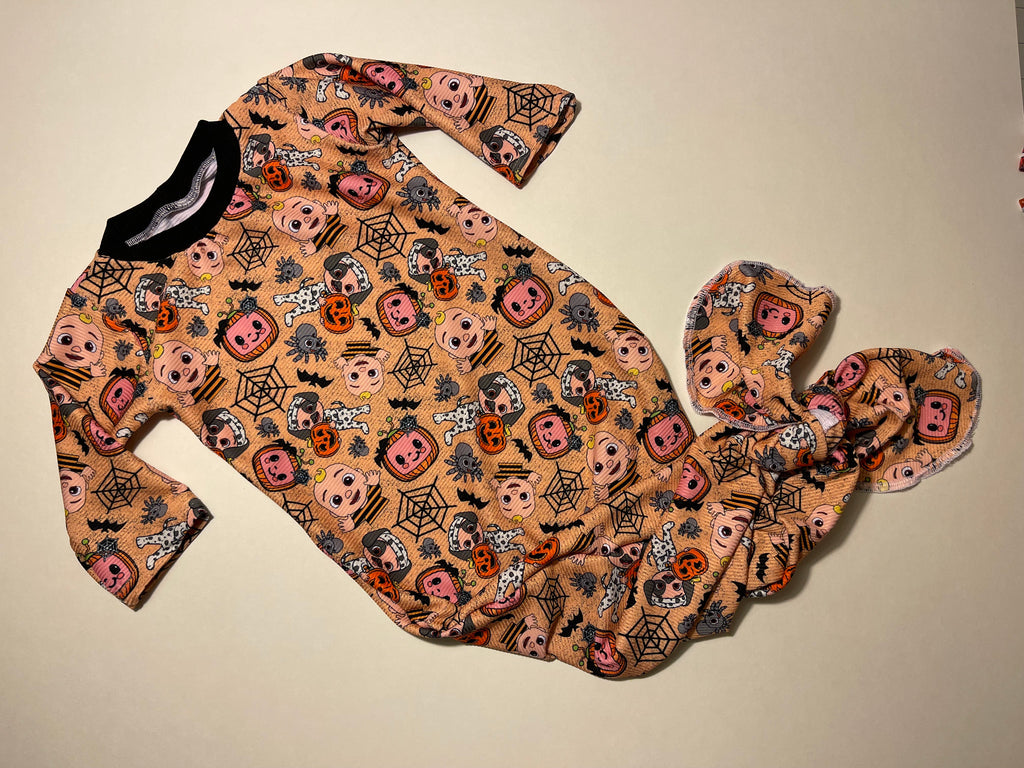 Knotted baby gown